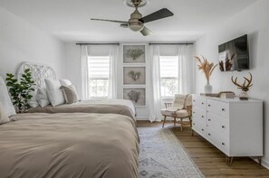 4 bedrooms, in-room safe, desk, travel crib