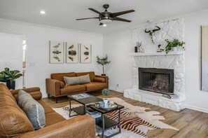 Smart TV, fireplace