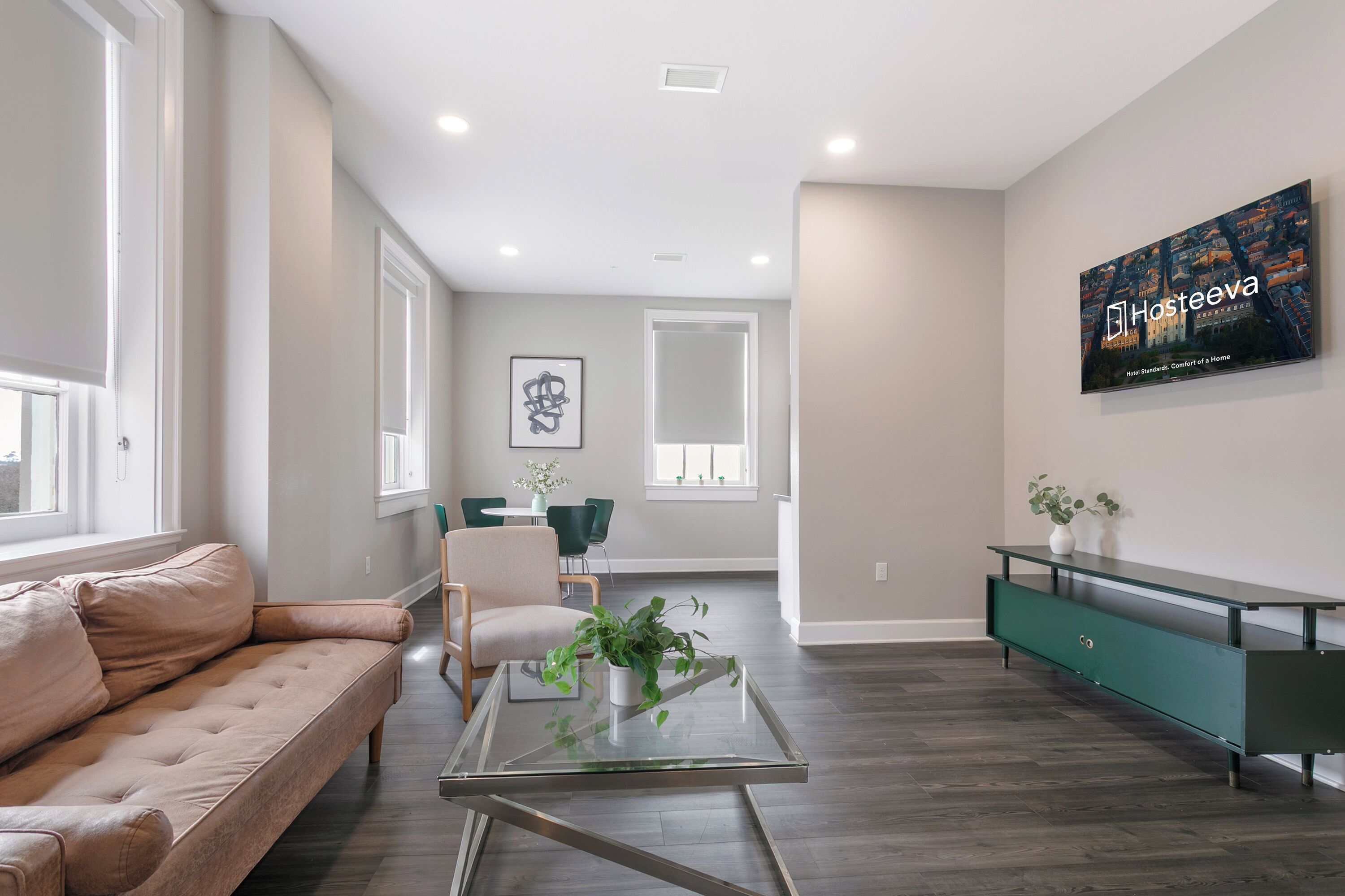 Signatur-suite - 1 soveværelse | Stue | 45-tommers smart-tv med kabelkanaler