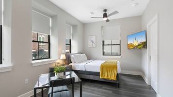 Signature Studio, 1 Queen Bed