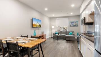 Grand Suite, 2 Bedrooms, 2 Bathrooms | In-room dining