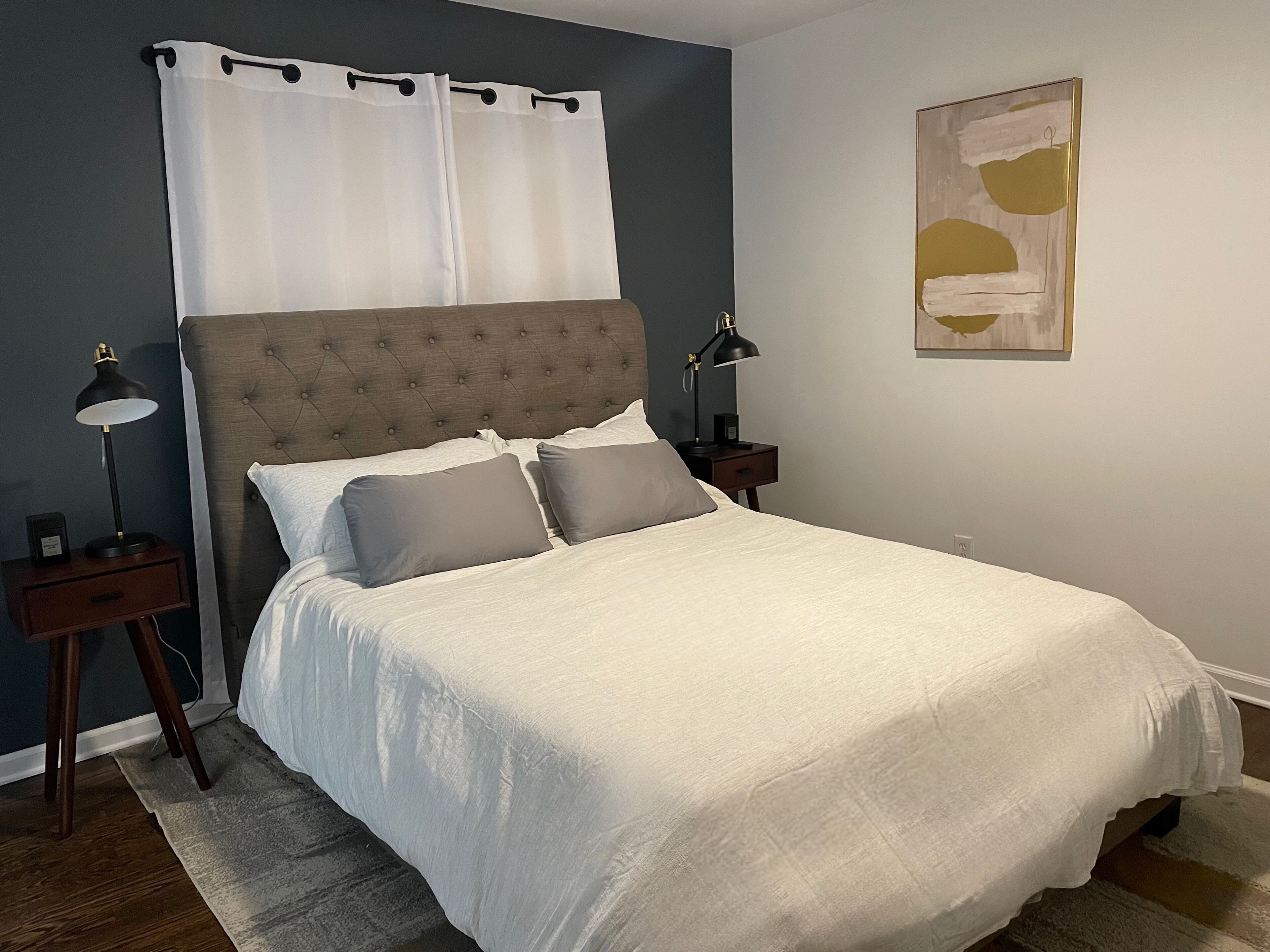 Beautiful modern home minutes from the city, hiking, shopping, and entertainment