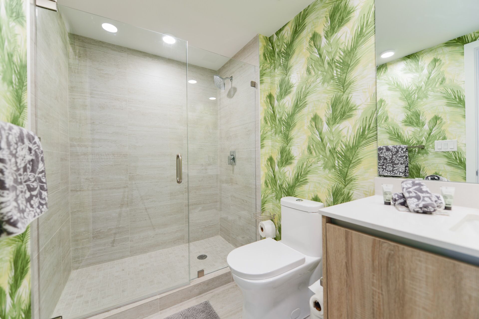 Luxury Condo wDen at Design District