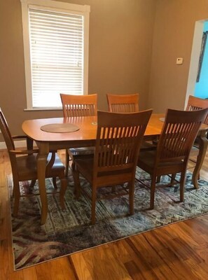 Dining - Kanawha River House Get Away with Hot Tub (Alloy)