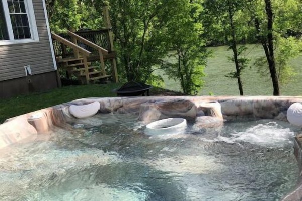 Outdoor spa tub