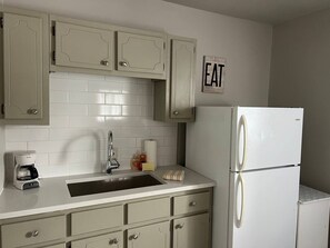 冰箱、微波炉、炉灶、茶具/咖啡用具