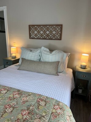 1 bedroom, iron/ironing board, internet, bed sheets