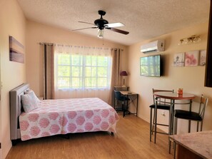 1 chambre, fer et planche à repasser, Wi-Fi, draps fournis