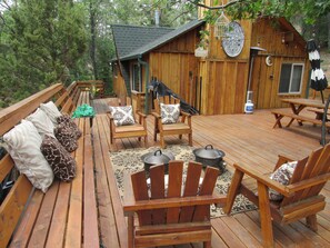 Outdoor dining - Hillside Hideaway - View of Ski Slopes, Charming Deck, 2 min. to Skiing (Big Bear)
