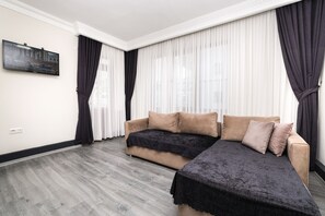 Deluxe Apartment | Living area | 82-inch flat-screen TV with satellite channels, TV - Yıldız Suite & Apart (Akçaabat)