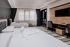 Deluxe Suite | Premium bedding, desk, laptop workspace, soundproofing - Yıldız Suite & Apart (Akçaabat)