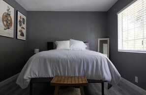 3 habitaciones, caja de seguridad en la habitación y escritorio 