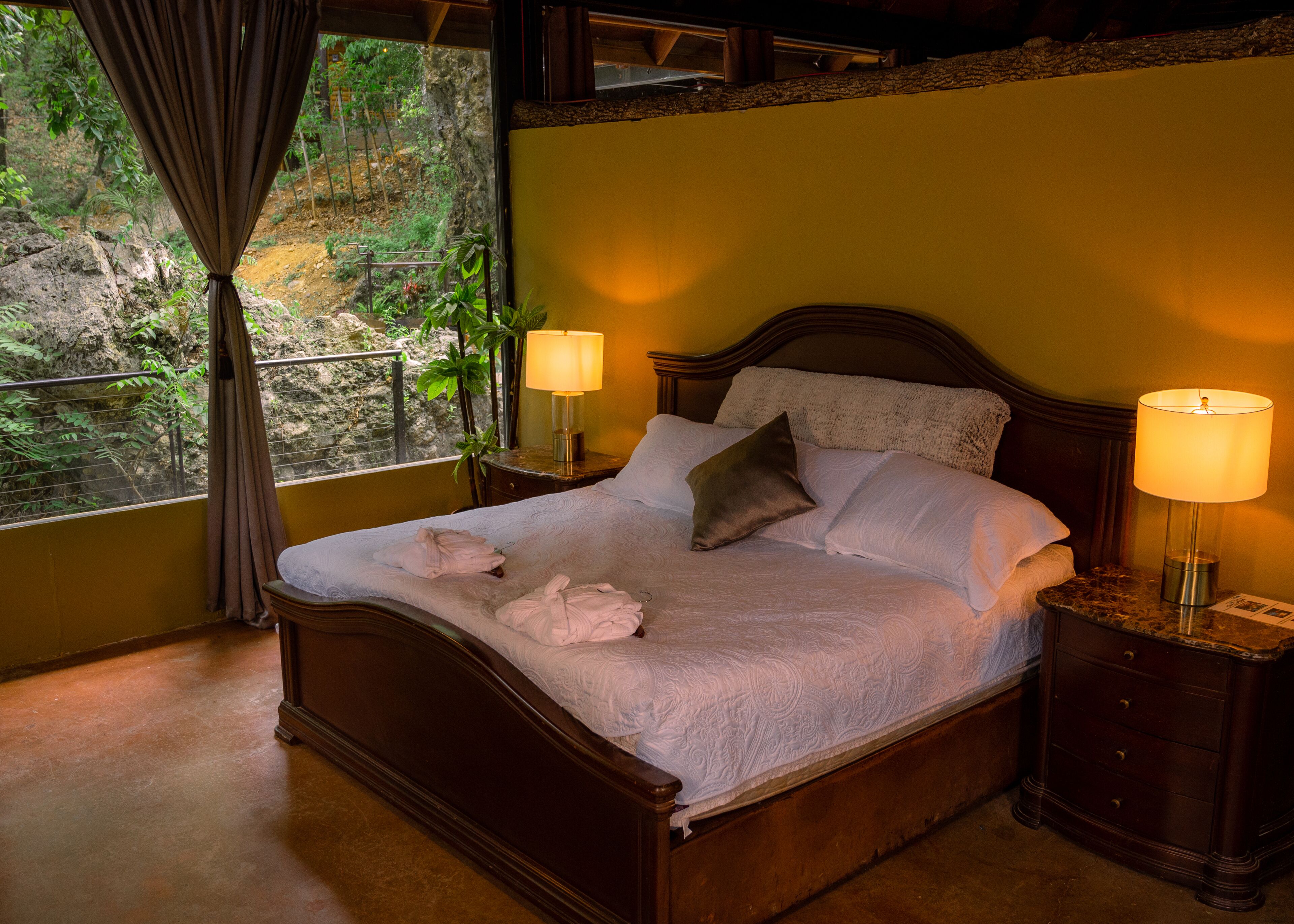 Family Cabin | Free WiFi, bed sheets