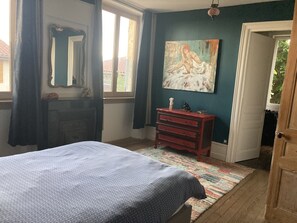 4 slaapkamers, reisbedje, gratis wifi, beddengoed
