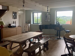 Dining - Maison de Charme Avec Piscine à la Campagne à Proximité de Lyon (Mornant)