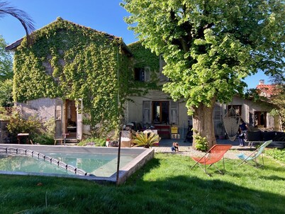 Maison de Charme Avec Piscine à la Campagne à Proximité de Lyon