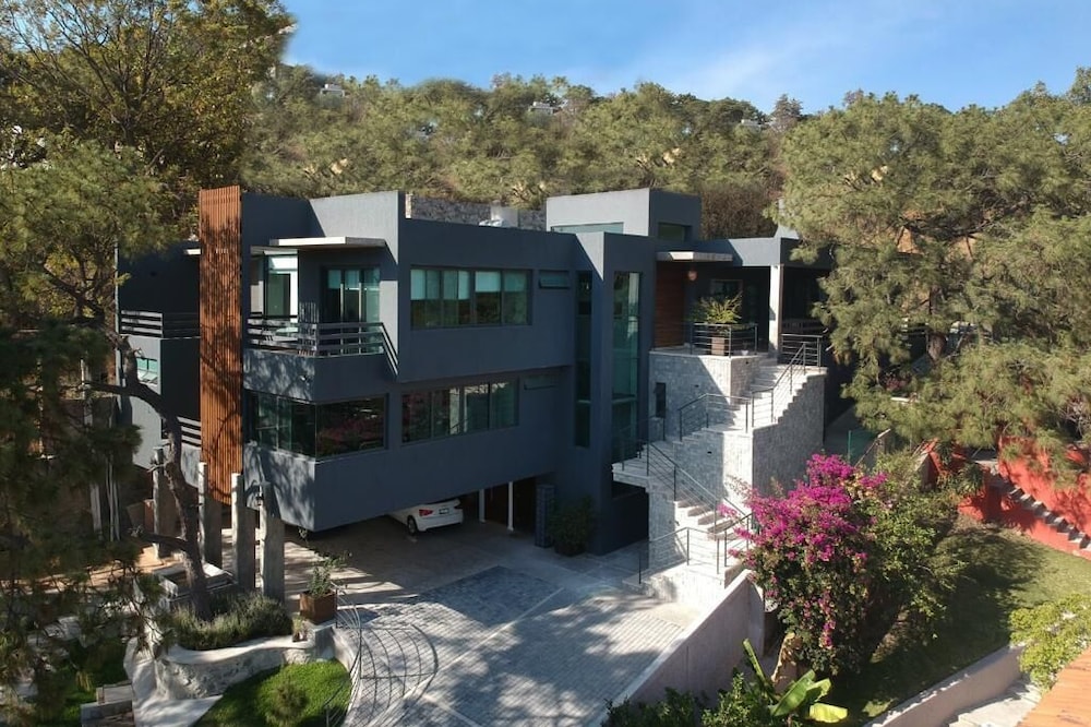 Residencia y Piscina Climatizada