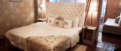 1 bedroom, bed sheets