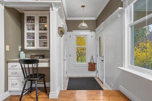 Interior - Large Historic Home In Downtown (Traverse City)