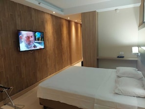 In-room safe, blackout drapes, soundproofing, iron/ironing board - Mar Premier Flats (Queimados)