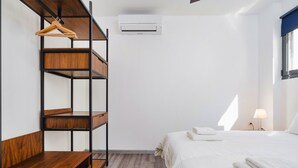 Apartment, 1 Bedroom - "sanders Home Suites - Bright Downtown 1-bdr. Apt." (Athens)