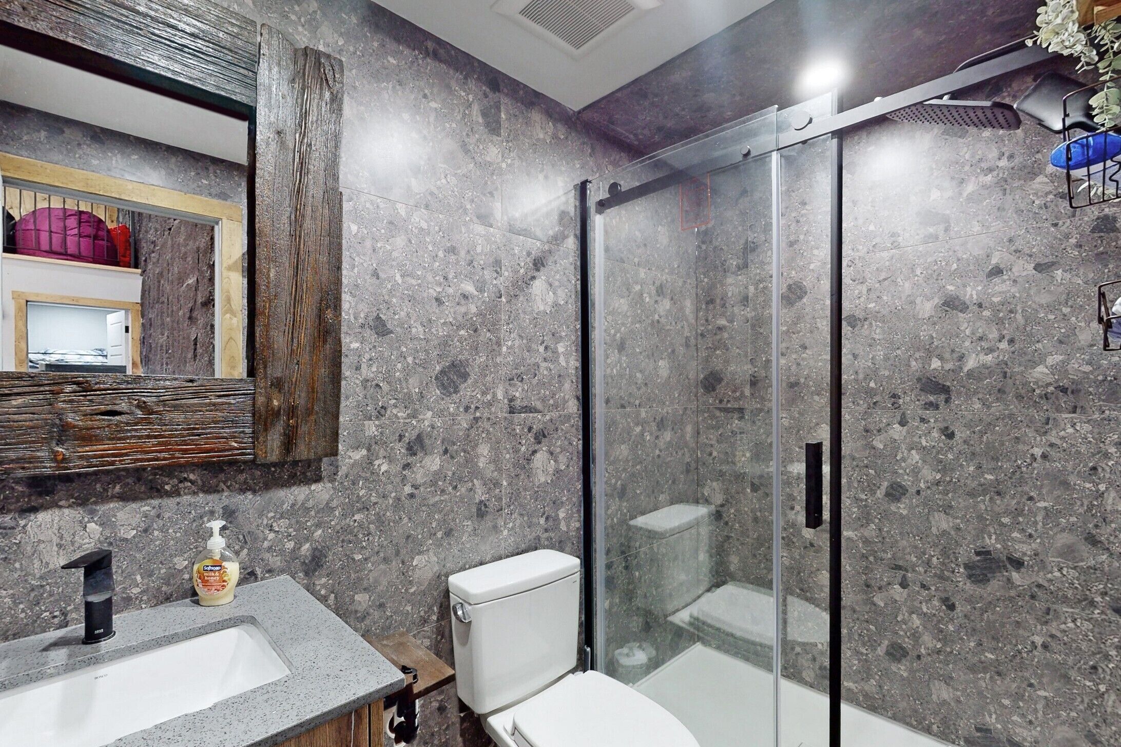 4 Bedroom Lakefront Townhouse Cottage