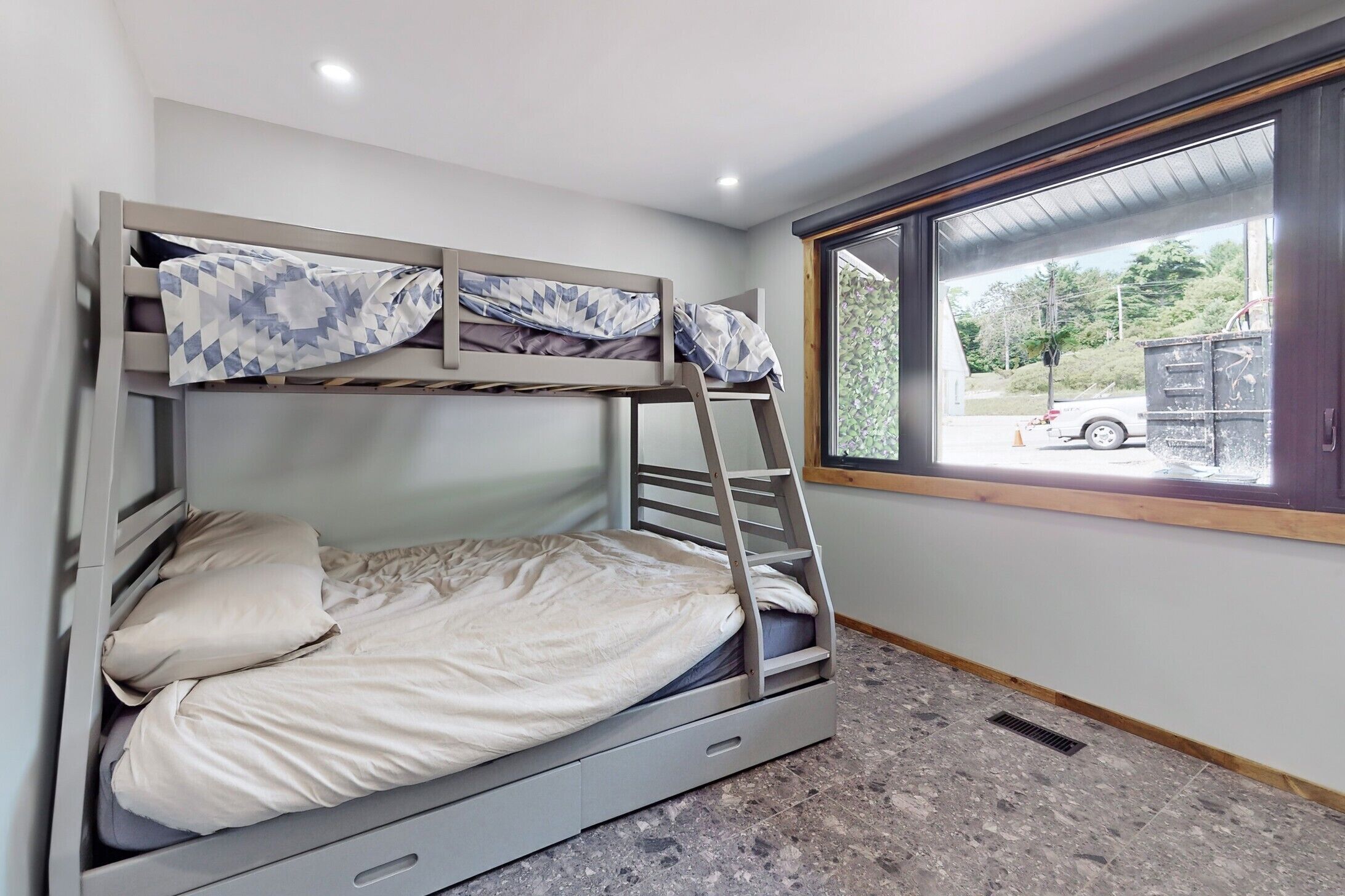 4 Bedroom Lakefront Townhouse Cottage