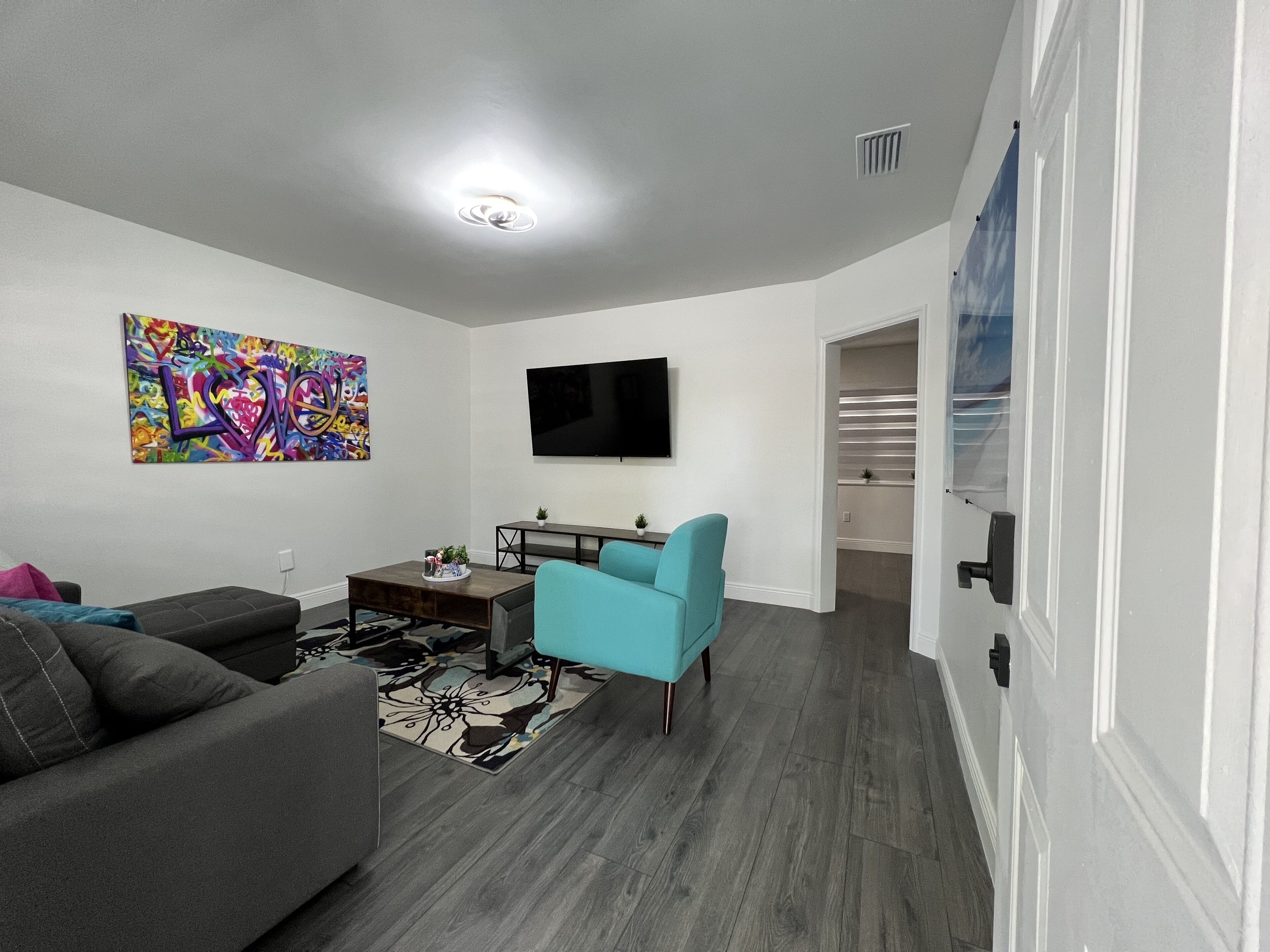 Beautiful 3/2 with outdoor amenities