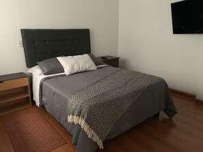 2 bedrooms, in-room safe, desk, iron/ironing board