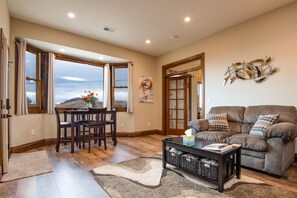 Smart TV, fireplace, books - MTN Views*Rain Shower*Fireplace (Cripple Creek)