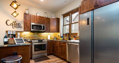 MTN Views*Rain Shower*Fireplace