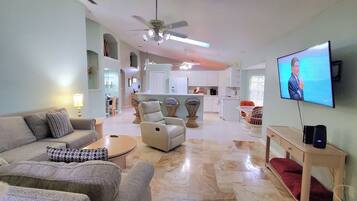 Smart-tv och eldstad