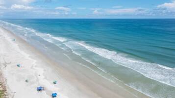 Solstolar och strandhanddukar