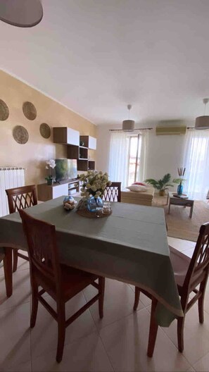 Apartment, 1 Schlafzimmer, Raucher, Terrasse | Speisen