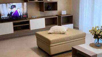 Apartment, 1 Bedroom, Smoking, Terrace | Living area