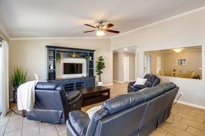 TV, books - Tuscon Vacation Rental < 1 Mi to Golf Course! (Tucson)