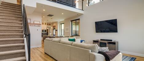 TV, fireplace
