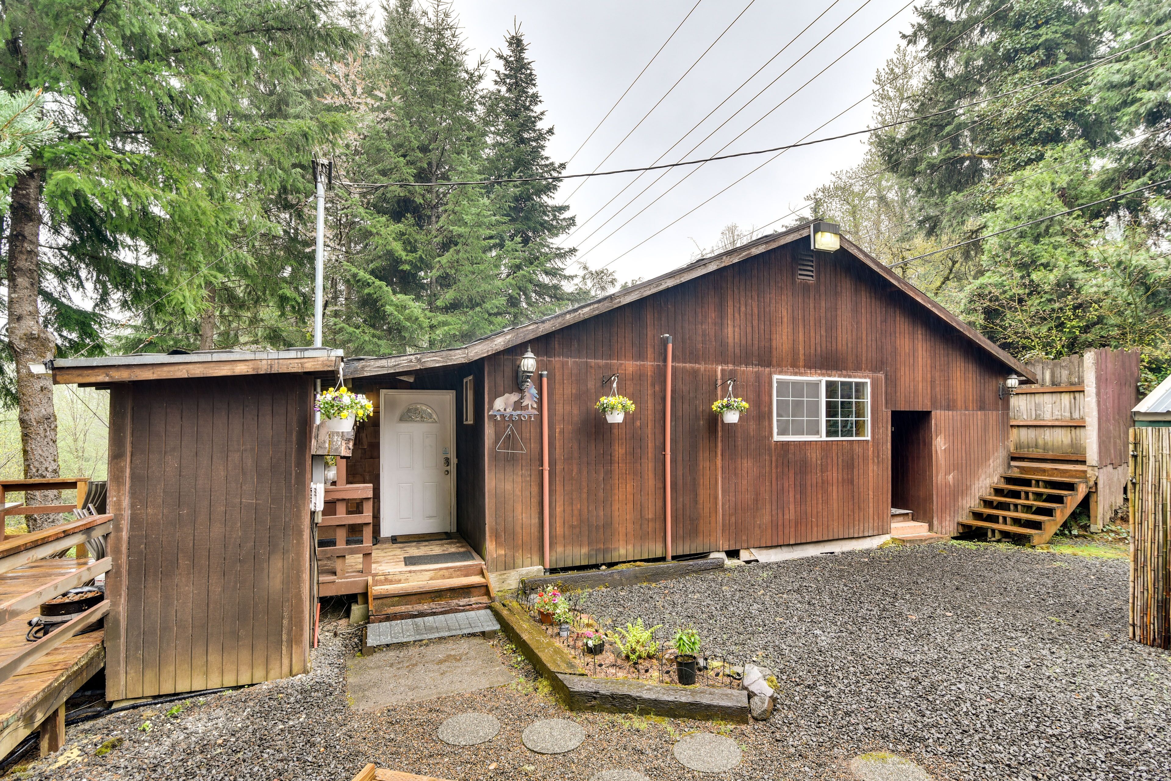 Pet-Friendly Sandy Cabin w/ Spacious Fire Pit!