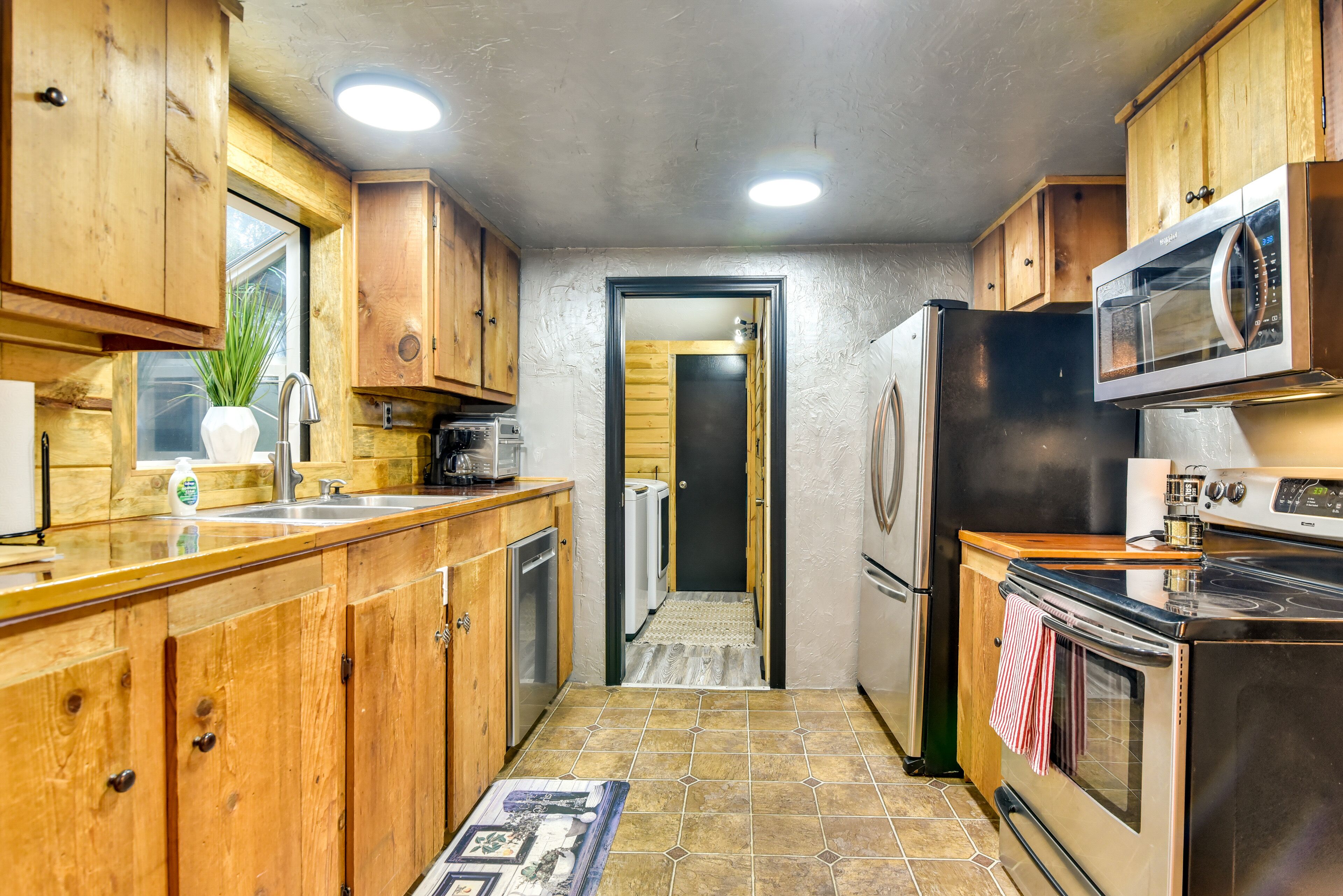 Pet-Friendly Sandy Cabin w/ Spacious Fire Pit!