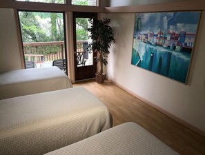 5 bedrooms, desk, iron/ironing board, free WiFi