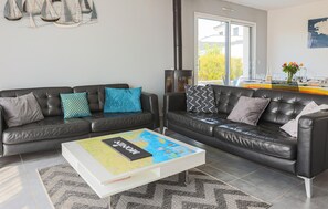 TV - 4 bedroom cozy home in Clohars-Carnoët (Clohars-Carnoët)