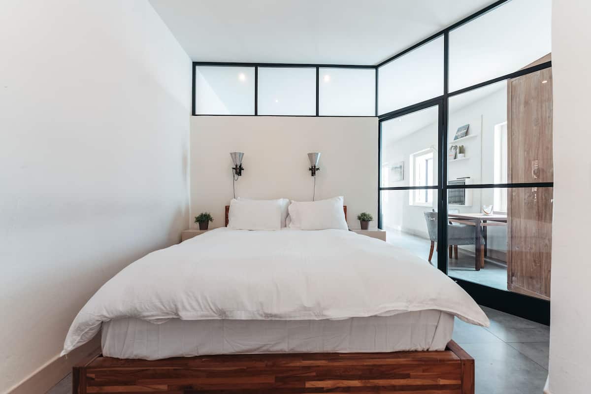 Design Apartment | 1 bedroom, in-room safe, blackout drapes, iron/ironing board