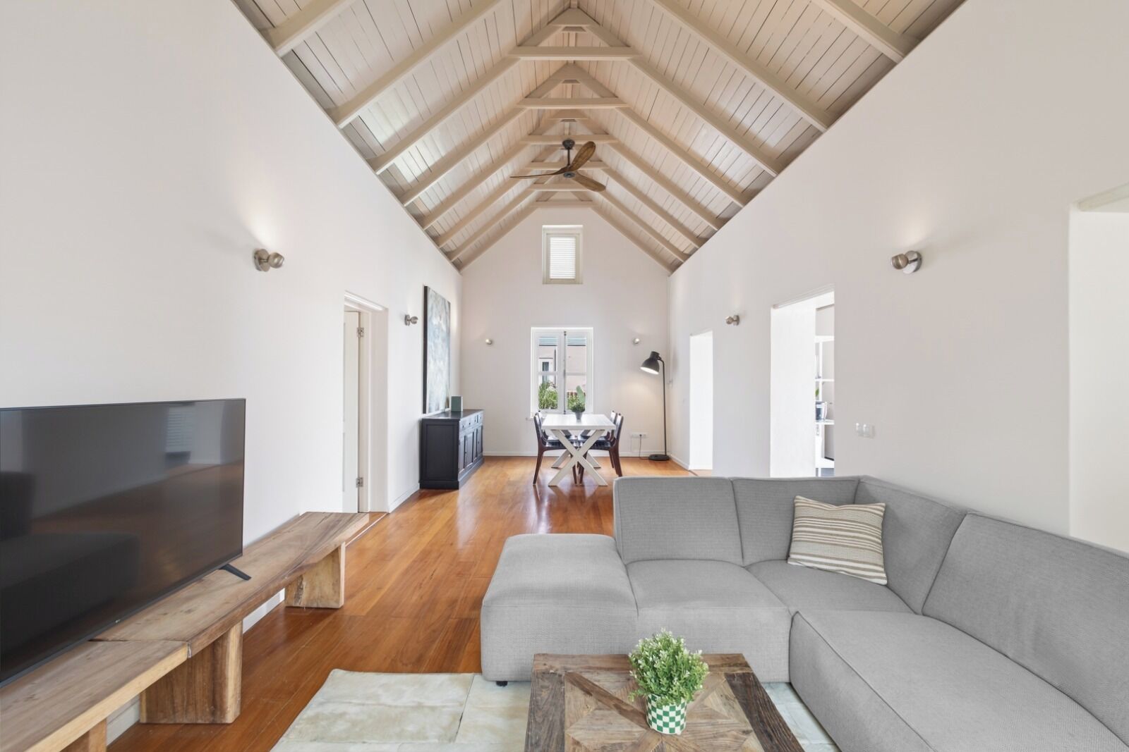 頂級公寓 | 客廳 | 43 吋智能電視連數碼電視頻道、電視、Netflix