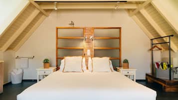 Comfort Studio | 1 bedroom, in-room safe, blackout drapes, iron/ironing board