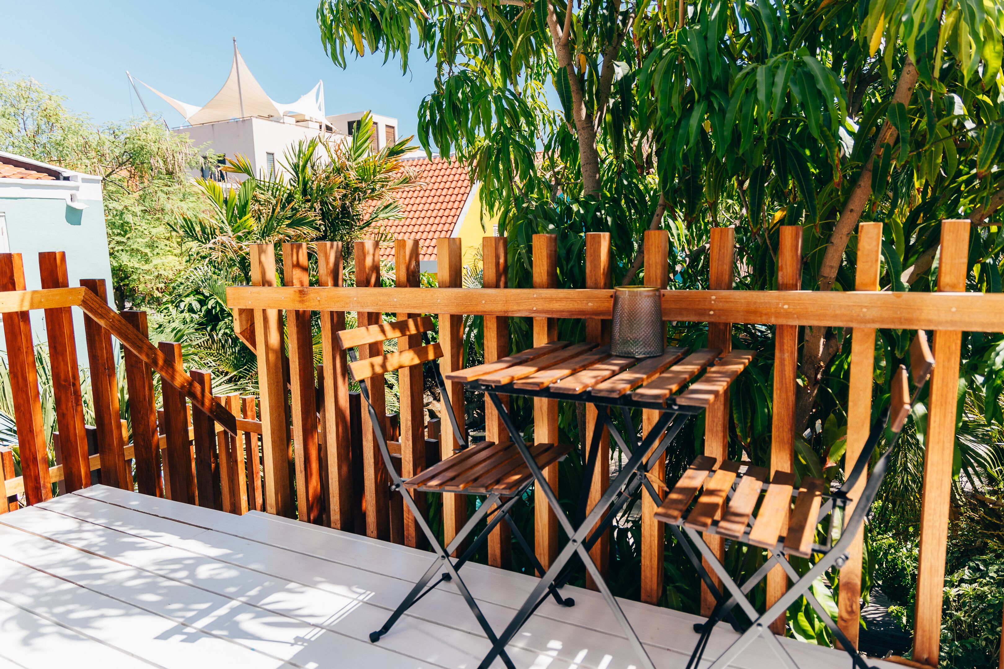 Superior-studio, 1 keskisuuri parisänky, kaupunkinäköala, uima-altaan luona | Terassi/patio