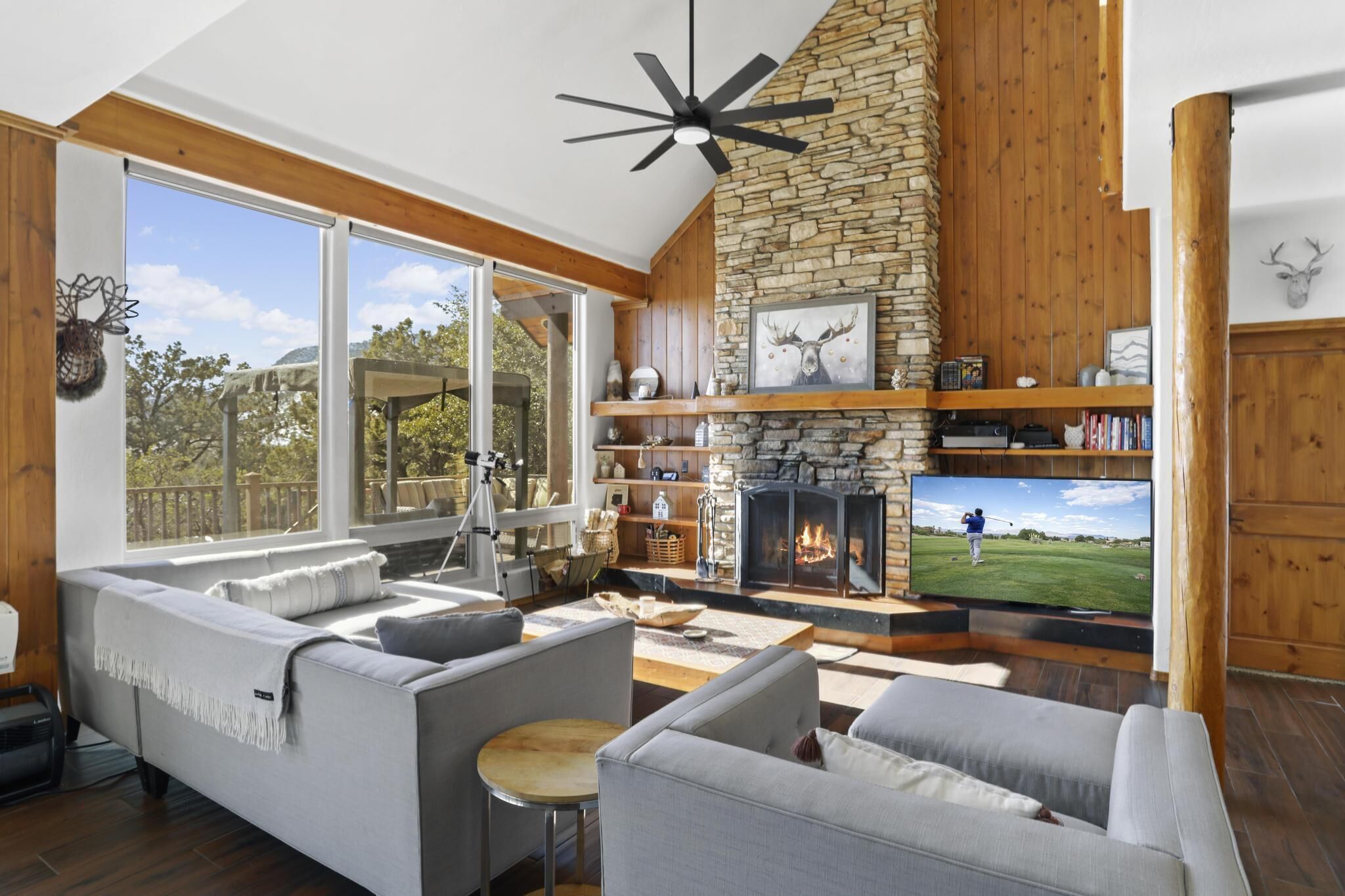 2 bedroom 1 bath Breathtaking Mountain Retreat: Unparalleled Views!