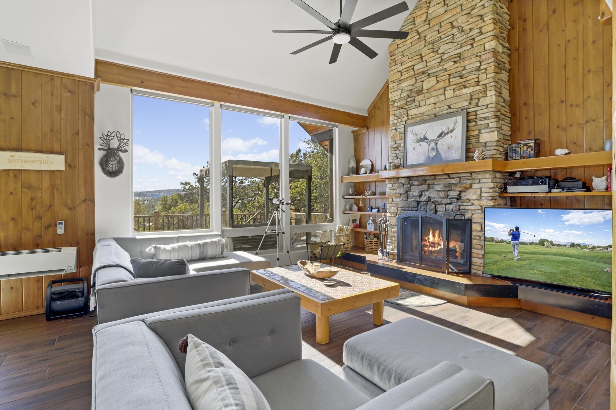 2 bedroom 1 bath Breathtaking Mountain Retreat: Unparalleled Views!