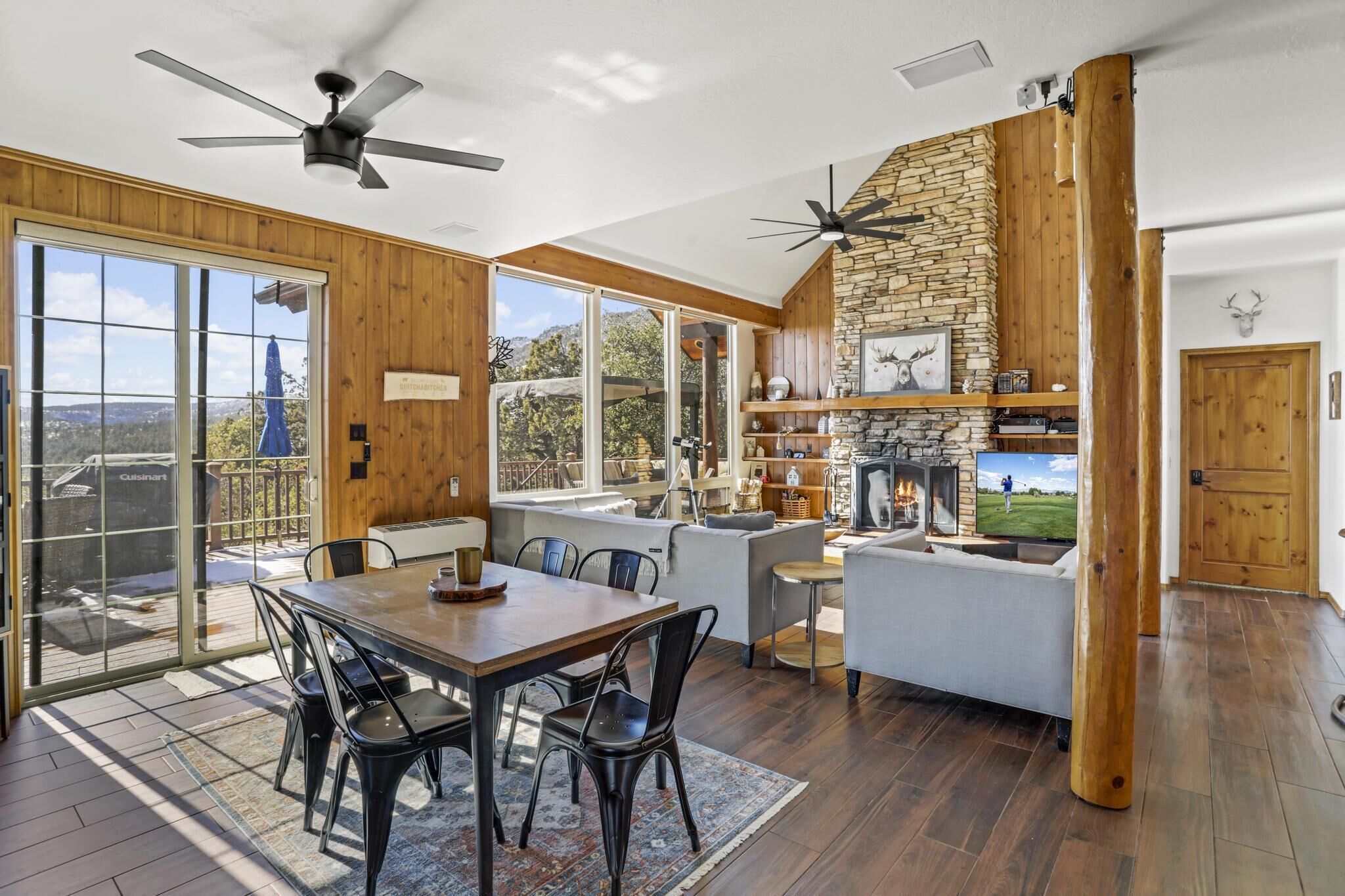 2 bedroom 1 bath Breathtaking Mountain Retreat: Unparalleled Views!