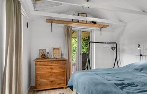 2 bedrooms, iron/ironing board, free WiFi