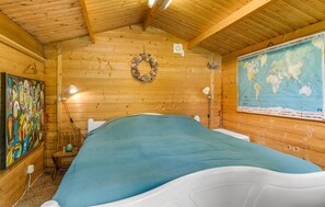 2 bedrooms, iron/ironing board, free WiFi